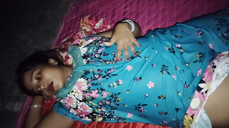 Pooja raniji: Pooja Bhabhi sex dur de noapte, etajul superior