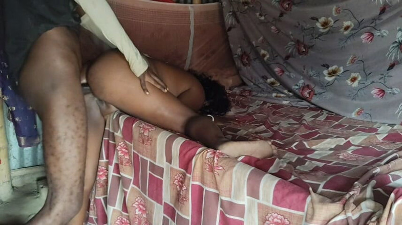 Sexydeb: Bà nội trợ Ấn Độ lần đầu tiên đít