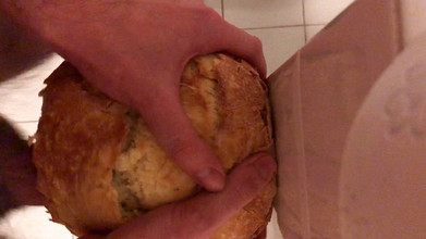 Francesco Spinozzi: Si rambut coklat dikongkek