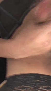 Studentka dostane hlas se svým velkým ptákem