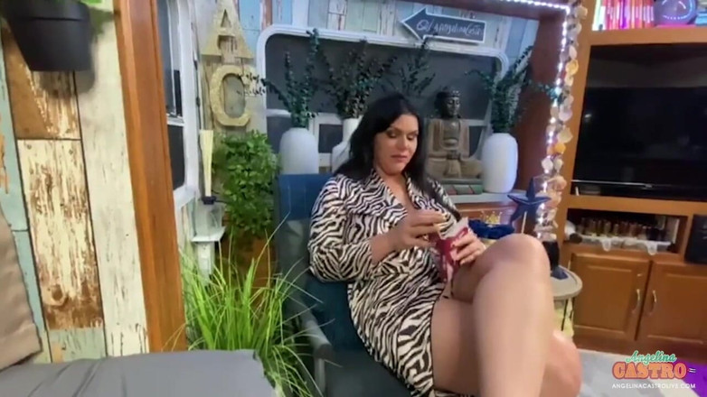 Angelina Castro: Angeline Castro trebuie să-și exerseze abilitățile de supt pula!