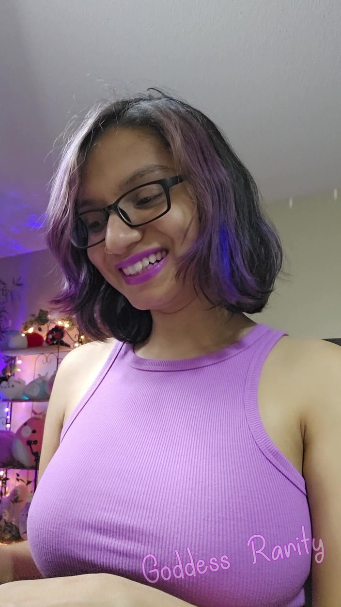 Goddess Rarity: Tanrıça Rarity yayında dikkati dağılıyor