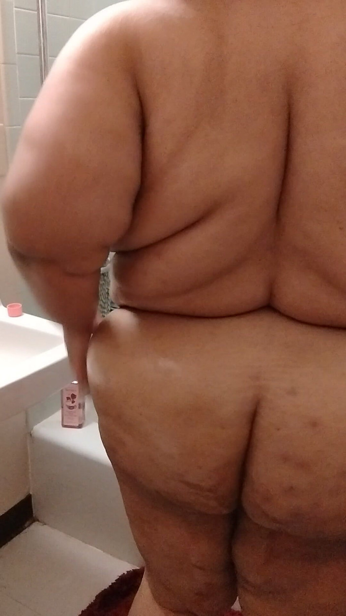 Jessica pigslut: Mostrando mis tetas y culo!
