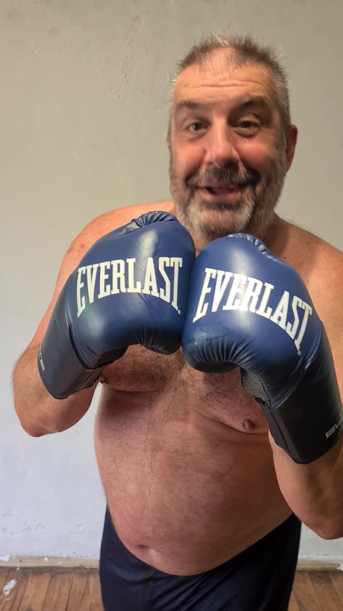 Punchbagplz: Boxer cu tatăl vitreg argint - invitația la studio cu vedere...