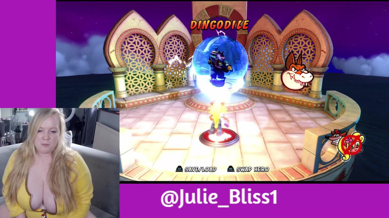 Julie Bliss: Gamer Girl - Crash Bandicoot 3