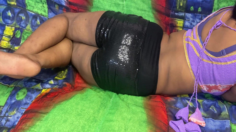 Angoori: Desi ragazza indiana ko momos khila kar oyo room Me...