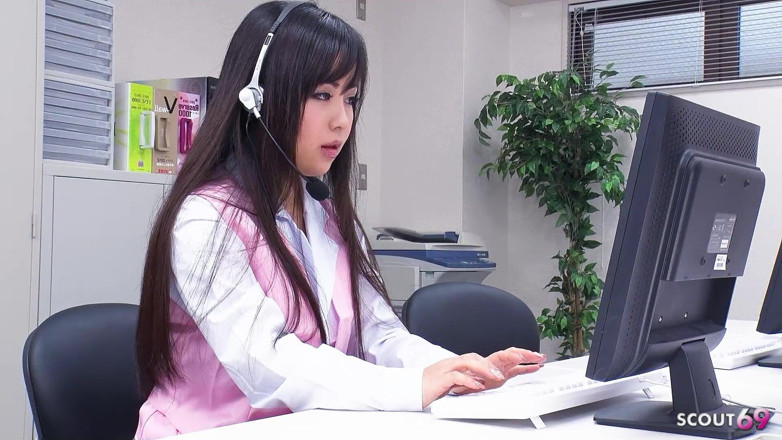 Asian porn collection: 小柄な日本人OLが無修正で複数の中出し輪姦とぶっかけセックスに誘惑します