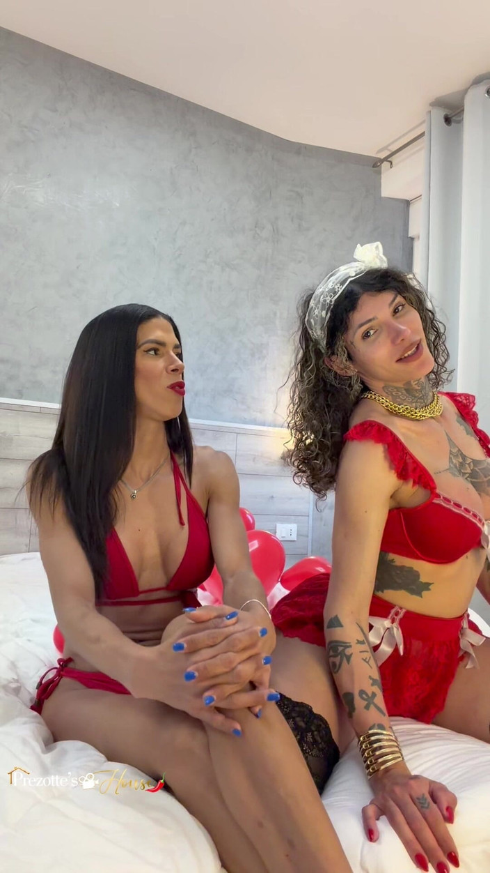 Sabrina Prezotte: लैटिन ट्रांस महिलाओं के बीच वेलेंटाइन दिवस बहुत सारे सेक्स और मस्ती के साथ मनाता है। आओ और मज़ा करो, दोस्तों। हम आपका इंतजार कर रहे हैं