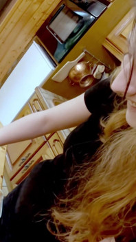 Melany Furie e Terry Kemaco in un'orgia in cucina hardcore con inculata intensamente, gioco con cibo ed sborrate esplicite