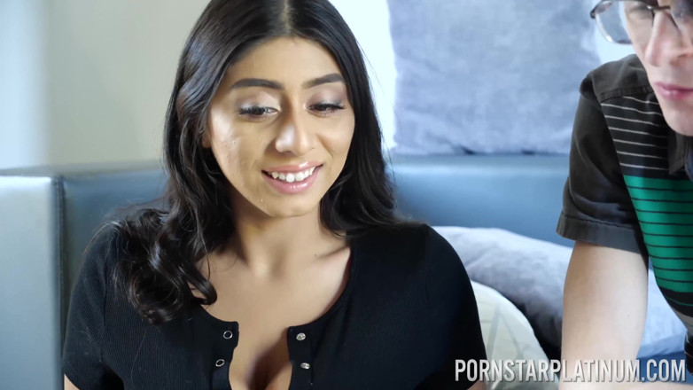 Pornstar Platinum: Busty brunette Latina Violet Myers fucks the tech support guy