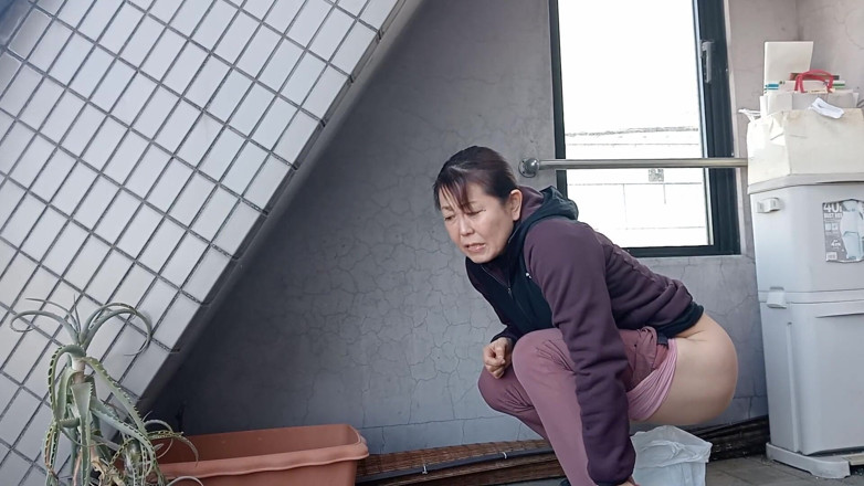 Mayumi Kanzaki: Vídeo Desesperado De Xixi No Japão