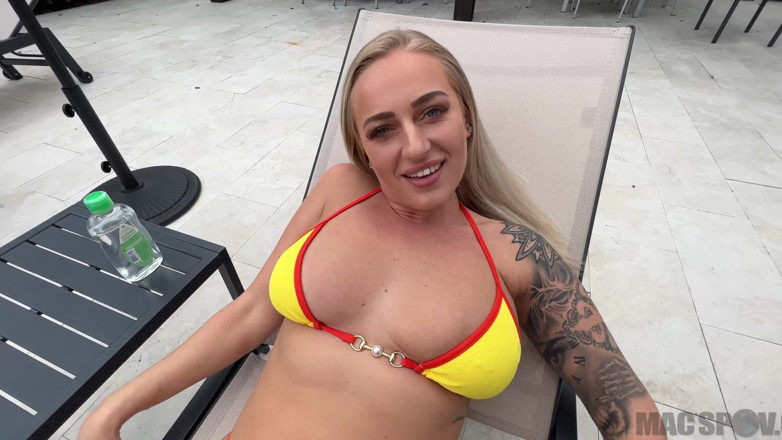 J-Mac: Si blonde bertetek besar Elana Bunnz dapat creampie batang besar...