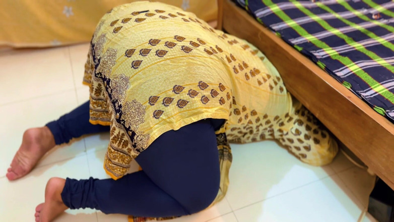 Aria Mia: Arabská sexy služka uvízlá: Prosím, pospěš si a šukej můj velký...