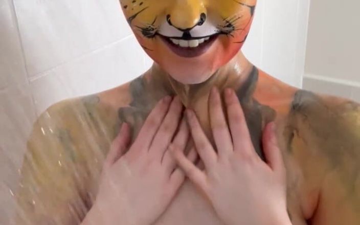 Em Yang: Tiger Bodypaint prysznic solo grać