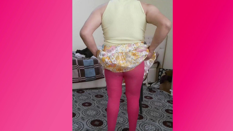 Crossdresser Beyza: Beyza Crossdresser shorts mini skart pahanta hai