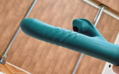 ushirosugatanomiki: Provando gli scambista con un vibratore inserito pur sopportando l'orgasmo