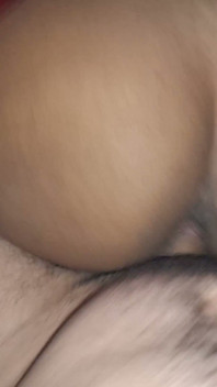 Rapide avec sa femme à quatre pattes, remplissant sa chatte de sperme jusqu’à ce qu’il coule