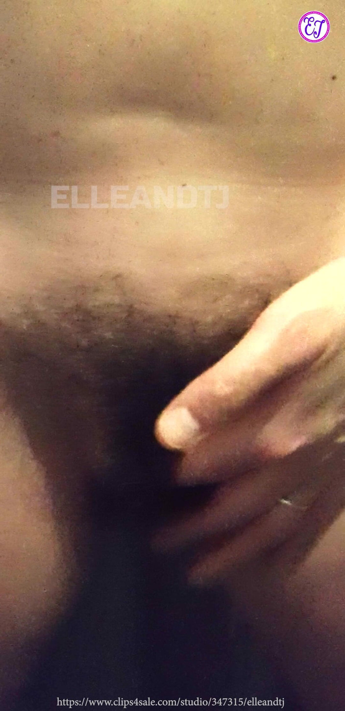 elleandtj: Kıllı orta yaşlı seksi kadın kendini parmaklıyor