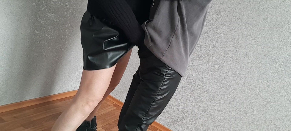 Lesbian-candys: 二人のストレートの彼女が初めてレズビアンのセックスを試み、彼女たちはそれを大喜びします