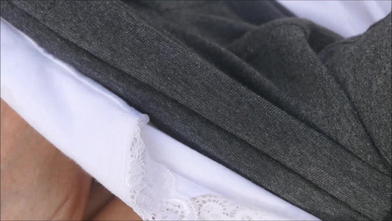 Natalie K: Utomhus Fingerfucking Med Röv &amp;fitta Sprider Sig Med Svettiga Trosor &amp;yogabyxor Dras...