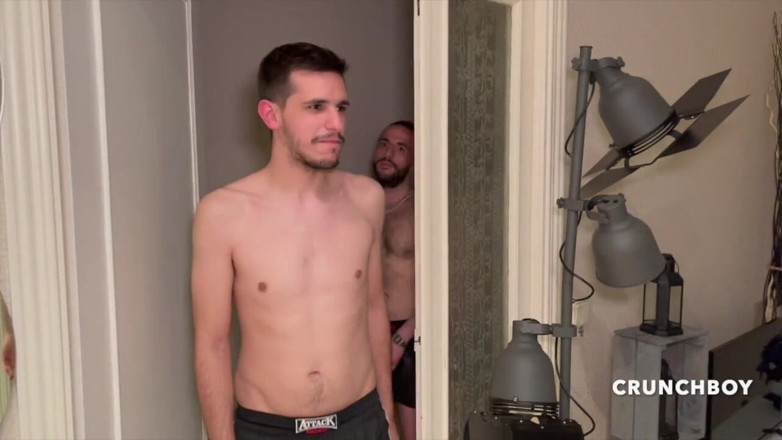 Fucked bareback for the first time: Невинного твинка Eneko Xtrem грубо трахнул John JR