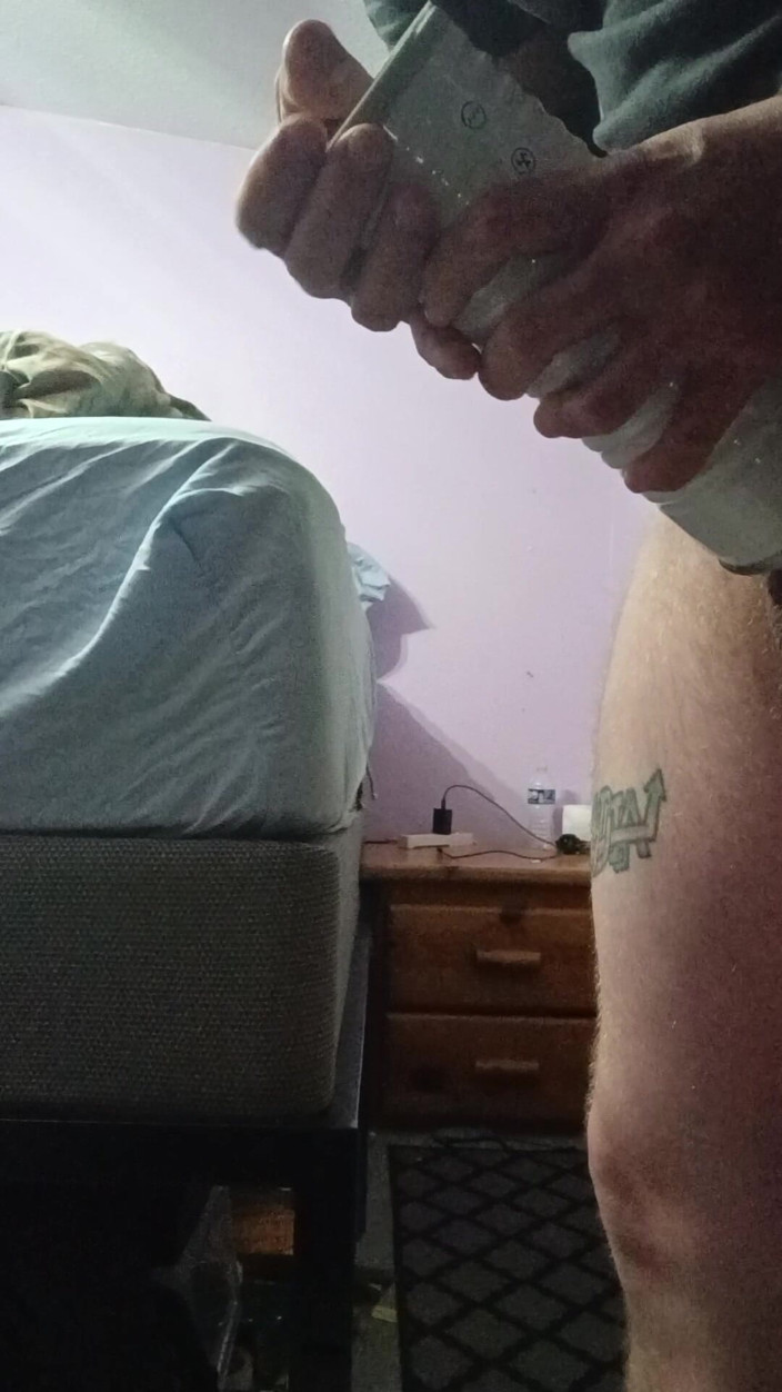 Themilkman618: Gooning büyük zenci yarağı bir yatak ve oyuncak max 2 lovense...