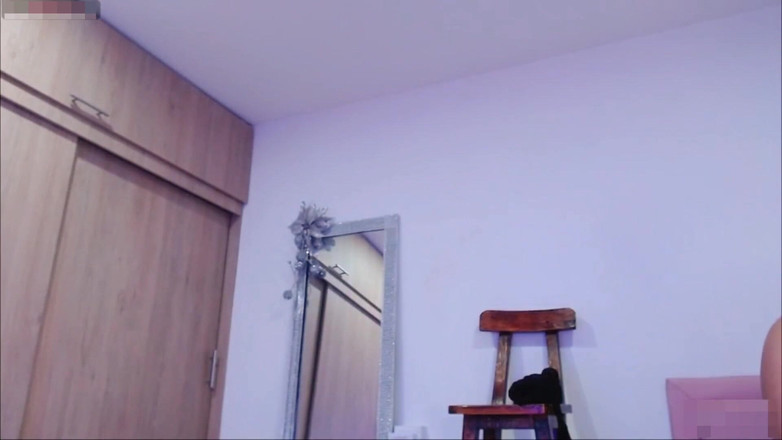 Saray_cute_: A Cute Colombian Masturbates Her Tight Pink Pussy on Camera