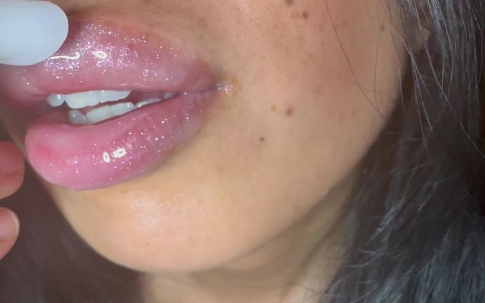 Asmr_mouth: Loooot lipgloss, когда я целую