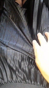 Asiática crossdresser satin silk pleated saia gozada prazer