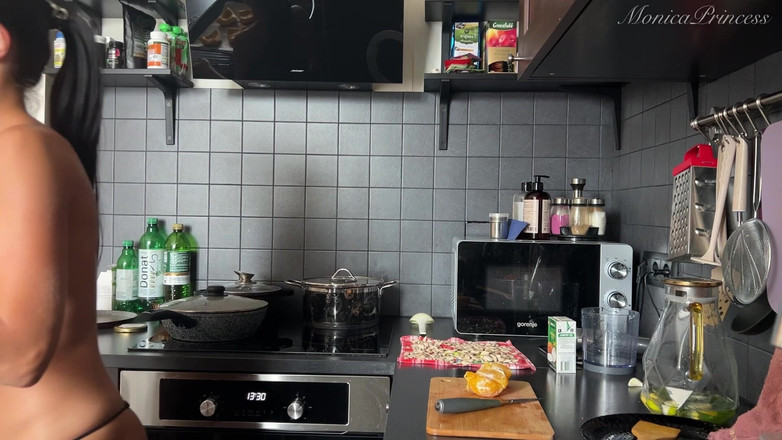 Princess Monica: Gotowanie i pieczenie topless dań z dyni