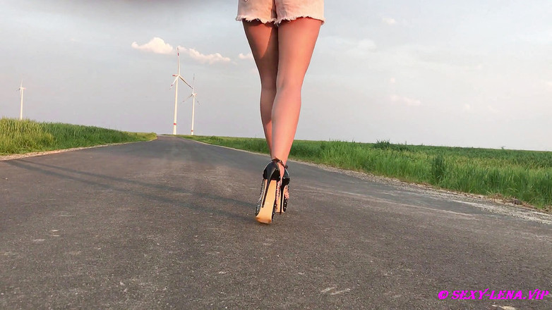 Goddess Lena: Jalan kaki tinggi dataran tinggi