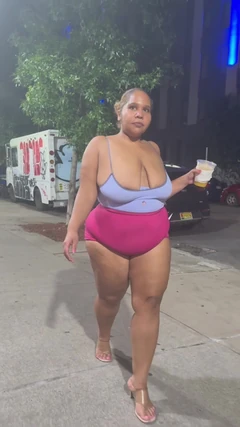 Leg Tease - Fetiche de salto alto - bunda gorda gordinha porto-riquenha - adoração da deusa - gemidos sensuais - coxas grossas