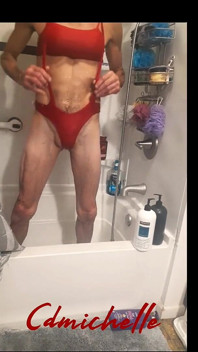 Cdmichelle spricht in der dusche, während sie dildo lutscht und fickt