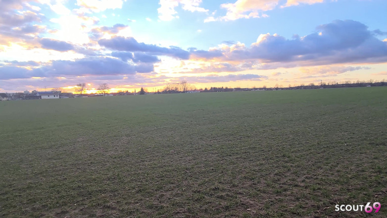 Scout69: 德国金发搭便车人搭讪并在车里冒险第一人称视角户外性爱