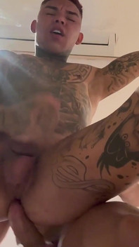 핫한 트윈크 따먹기 Tatted 깡패 갱스터 Bareback 대물 자지 69 오랄 Lucas Ferrari