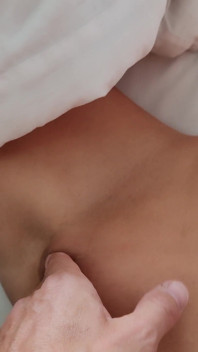 Verificând Pizda Unei Mame Sexy Și Apoi O Fut - Spermă Pe Burtă