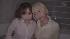 Smooth Time: Dos zorras super activas tratando de apretar hasta la última gota...