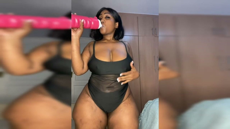 Legendary Booty Overdose: Striptease &amp; Pussyplay
