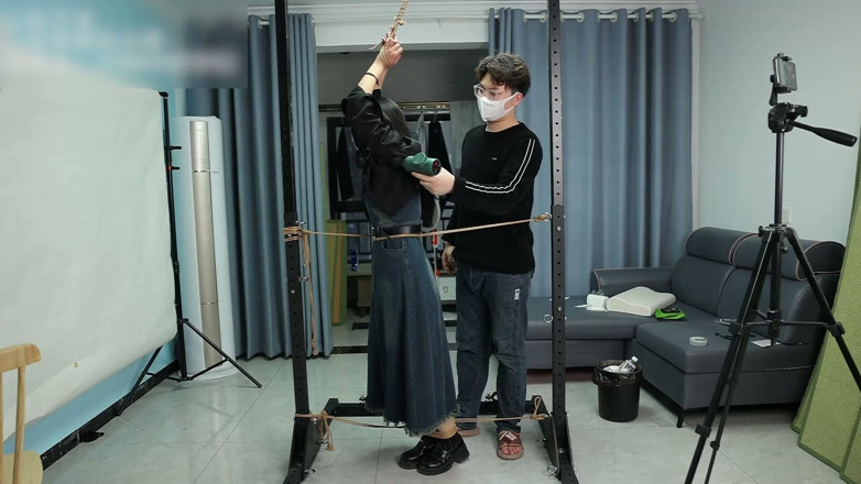 Asian bondage: My Girlfriend Is Fixed to a Metal Stand, Tickling Her
