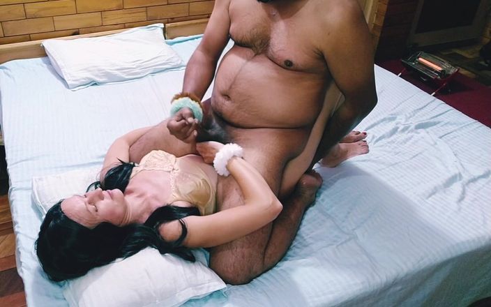 Bolly Karma: Покірна дівчина в настрої скуштувати сперму