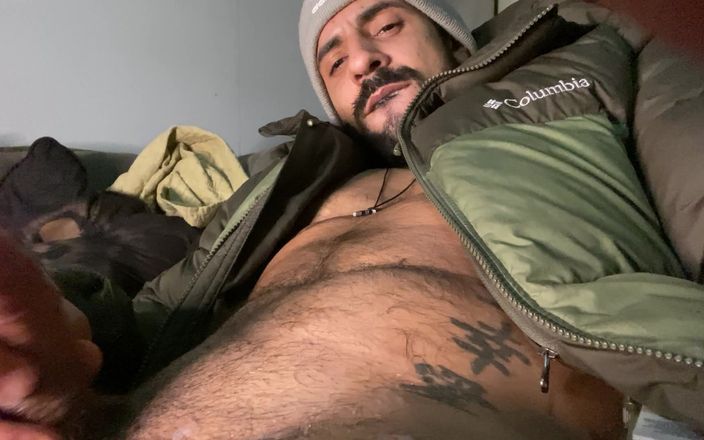 Licking me with pleasure: L'araba pauzudo si gode il suo cazzo