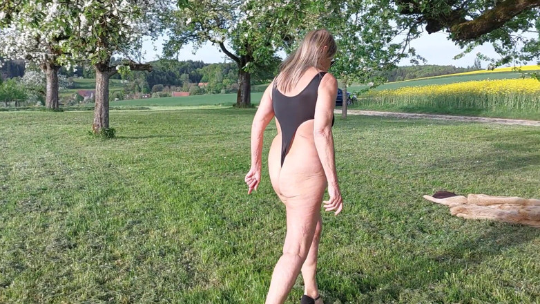 martinawest: Acı Bir Tanga Vücutlu Fare Gibi Sıcak Büyükanne!