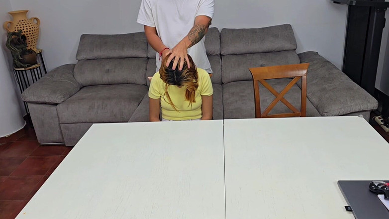 Labestiaylabella: 義理の妹は私にセックスしてほしいと頼みますが、宿題を手伝ってほしいと言い、私は彼女の足に精液を出しました