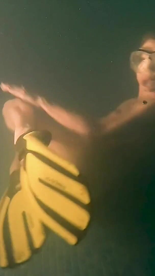 UKCuteGirl Lucy Lauren: Naken snorkel natt slampa under vattnet spela