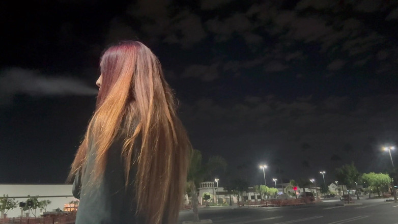 Artemisia Love: Italská kouření s dlouhými vlasy Venku pozdě v noci kuřačka