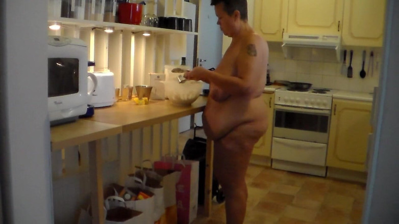 Sex hub couple: Jen is baking nude
