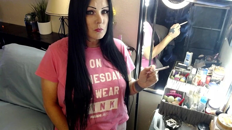 Abby Anna: Pretty MILF Natural Smoking