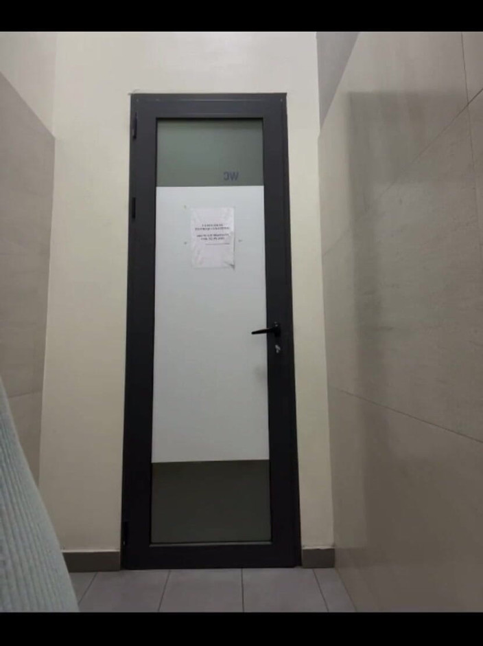 JuiceLussie: Analplug in engem arsch und masturbieren