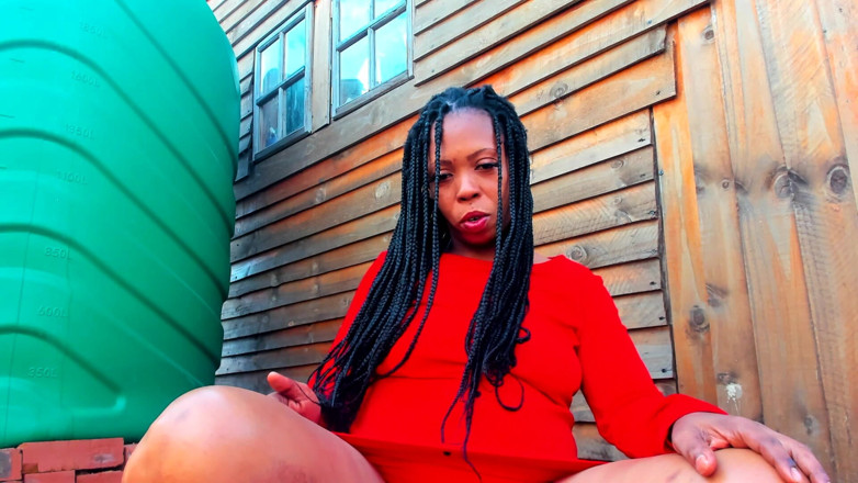 AnalEbony: 음란한 야외 핑거링과 시오후키, 캠에 매우 가깝습니다...