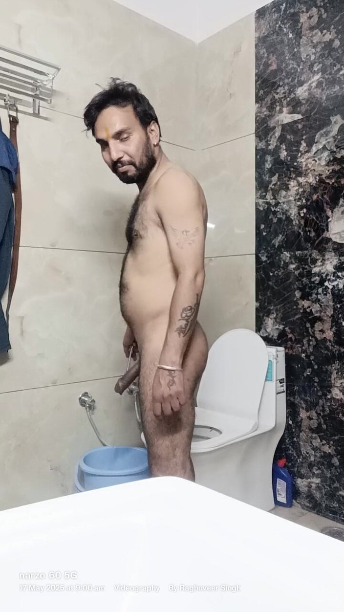 Rajasthani-old-lover: 샤워하고 자위하는 인도 아빠